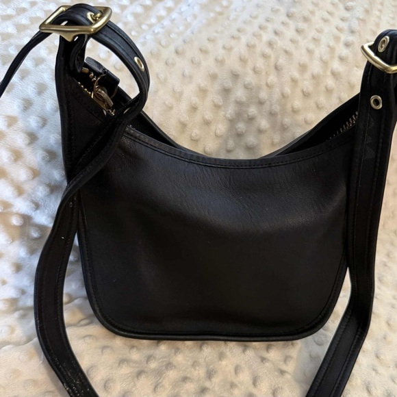 Vintage Coach Black Leather Shoulder Bag
